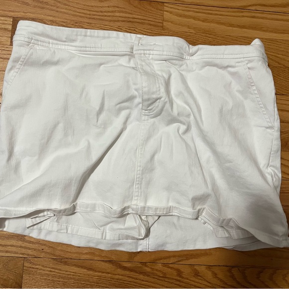 Lilly Pulitzer Dresses & Skirts - Women's White Skort